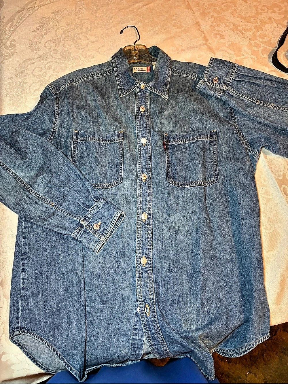 Levi’s Jeans Men’s M Denim Button Front Shirt Red Tab 100% Cotton